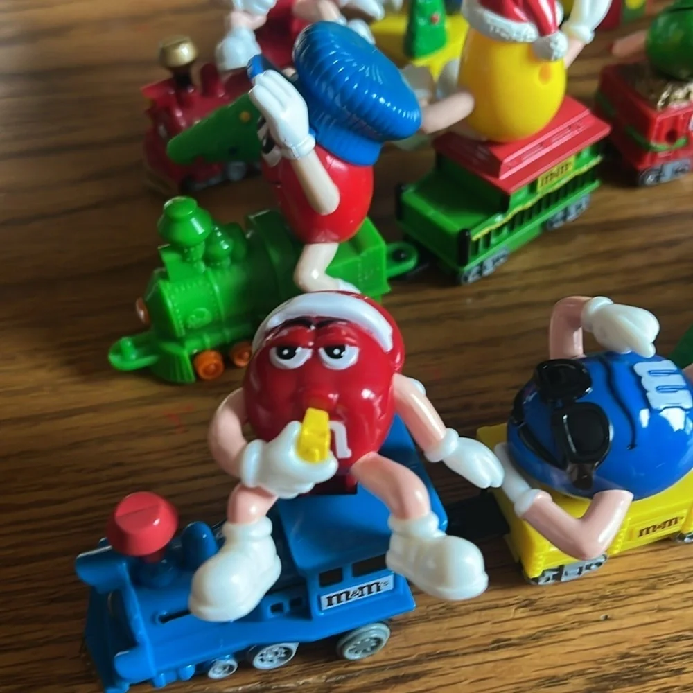 ❤️ Vintage 1990's LOT Of 17 M&M's Christmas TRAINS Toys Series 1 Complete Set